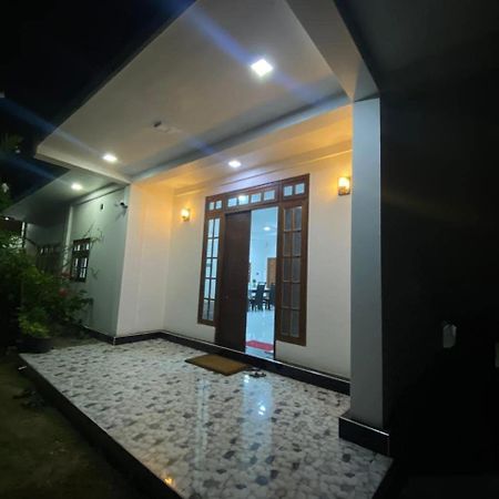 Lalitha Holiday Inn Jaffna Exteriör bild