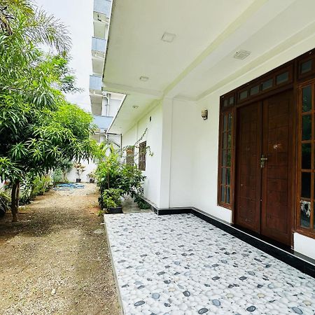 Lalitha Holiday Inn Jaffna Exteriör bild