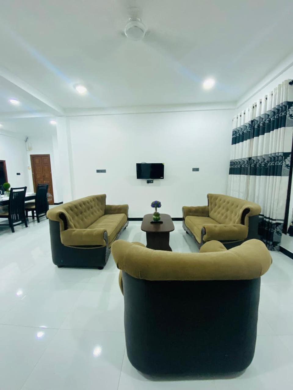 Lalitha Holiday Inn Jaffna Exteriör bild