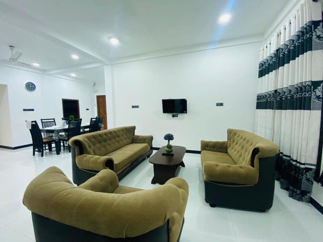 Lalitha Holiday Inn Jaffna Exteriör bild